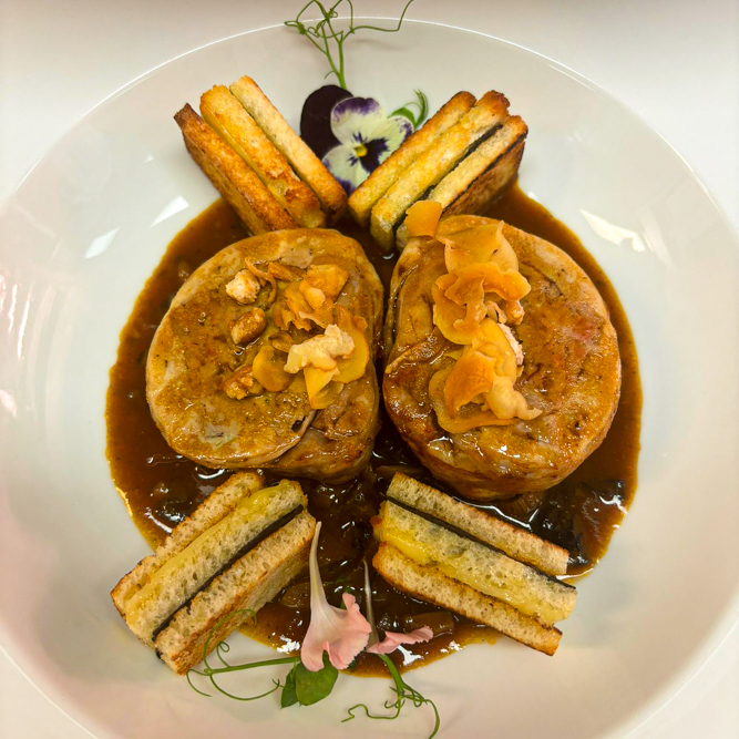 Gefüllte Challans Premium Wachtel auf Sauce Forestière