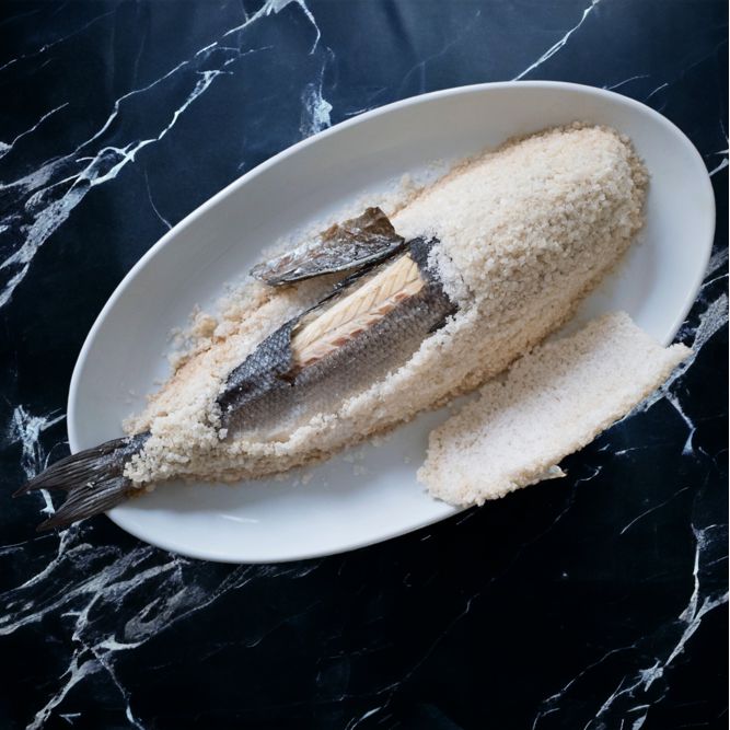 Wilder Wolfsbarsch in Salzkruste mit Beurre Blanc, mit Zutaten & Rezept von Eric Menchon