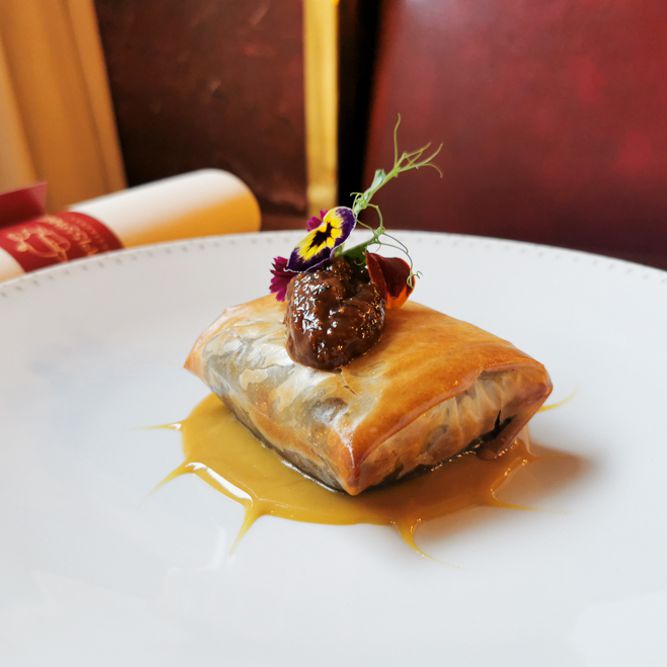 Französische Blutwurst im Brickteig